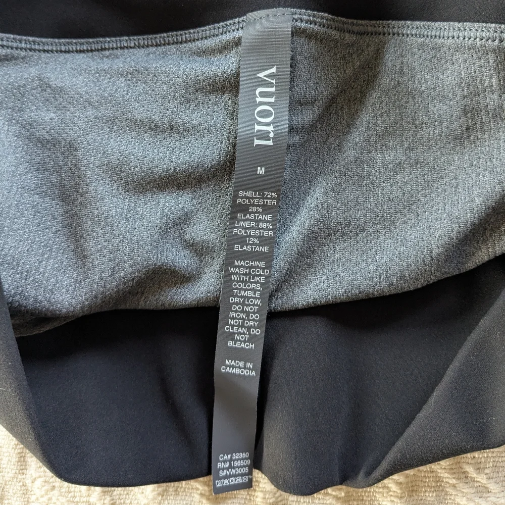 Vuori Volley Skirt Solid Black Tennis Golf Athletic Skort Twirl Sz Medium EUC - Picture 14 of 16